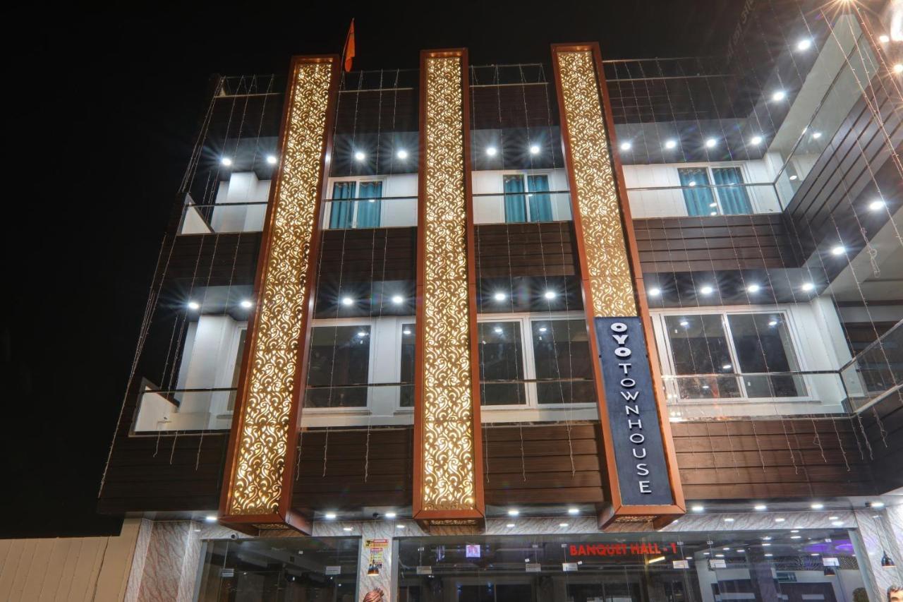 Townhouse P.S.Palace Near Amausi Metro Station لاكناو المظهر الخارجي الصورة