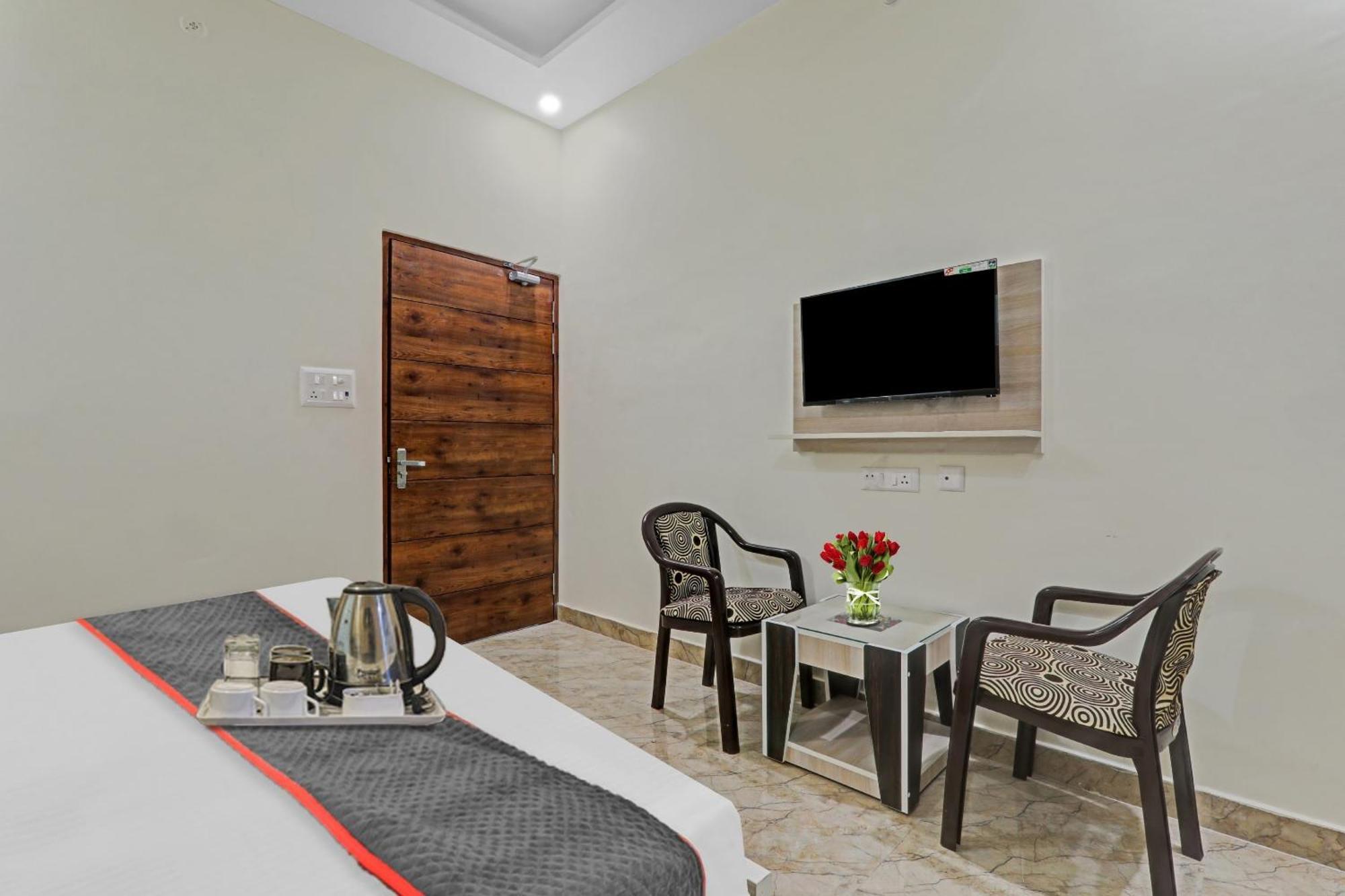 Townhouse P.S.Palace Near Amausi Metro Station لاكناو المظهر الخارجي الصورة
