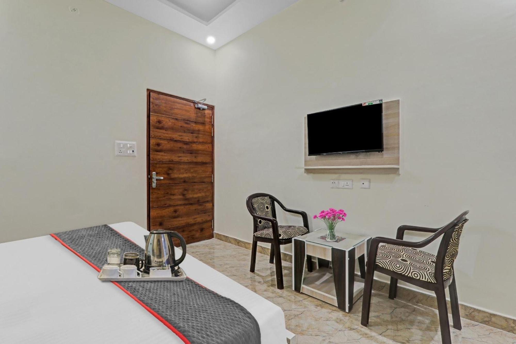 Townhouse P.S.Palace Near Amausi Metro Station لاكناو المظهر الخارجي الصورة