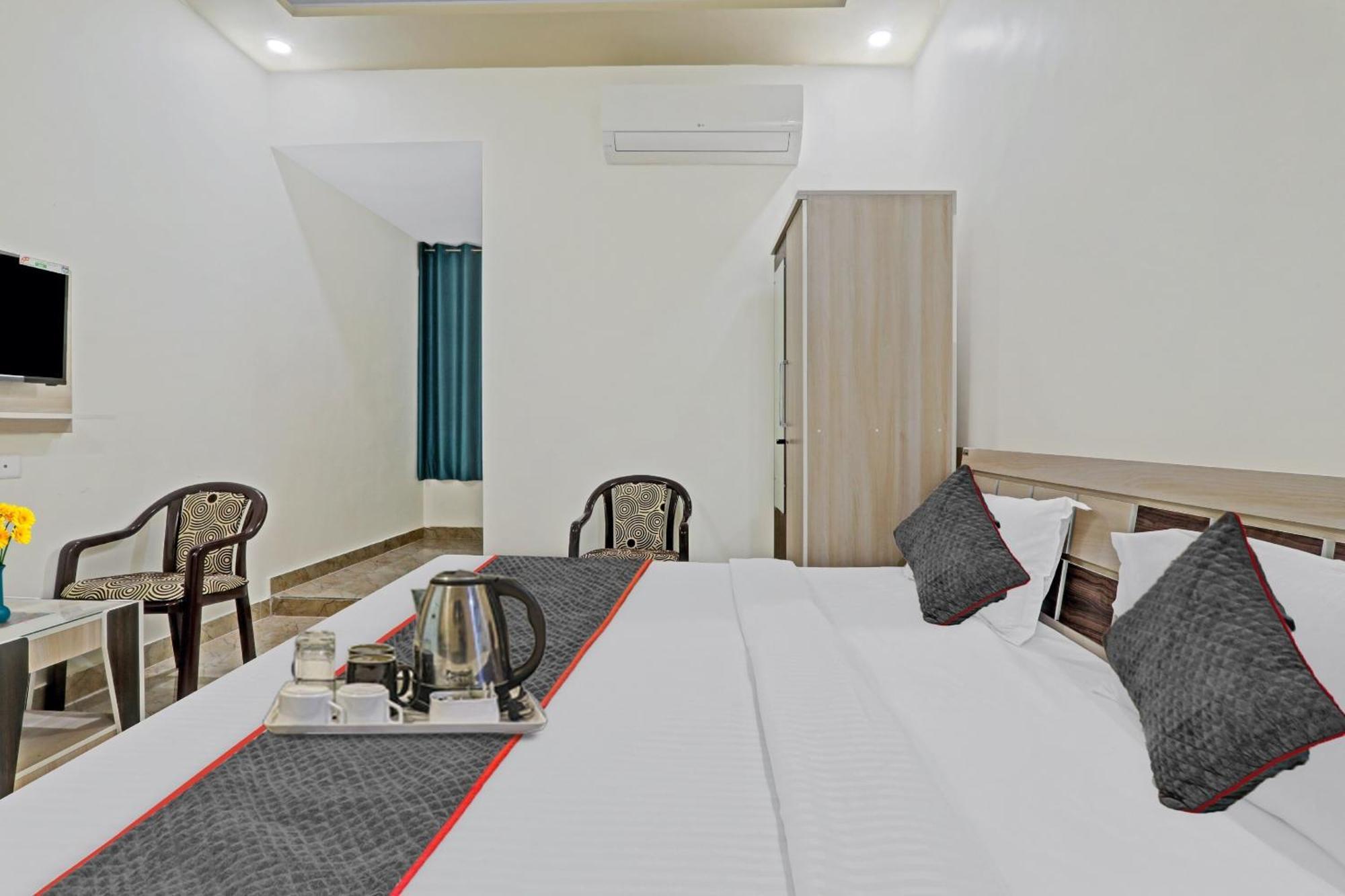 Townhouse P.S.Palace Near Amausi Metro Station لاكناو المظهر الخارجي الصورة