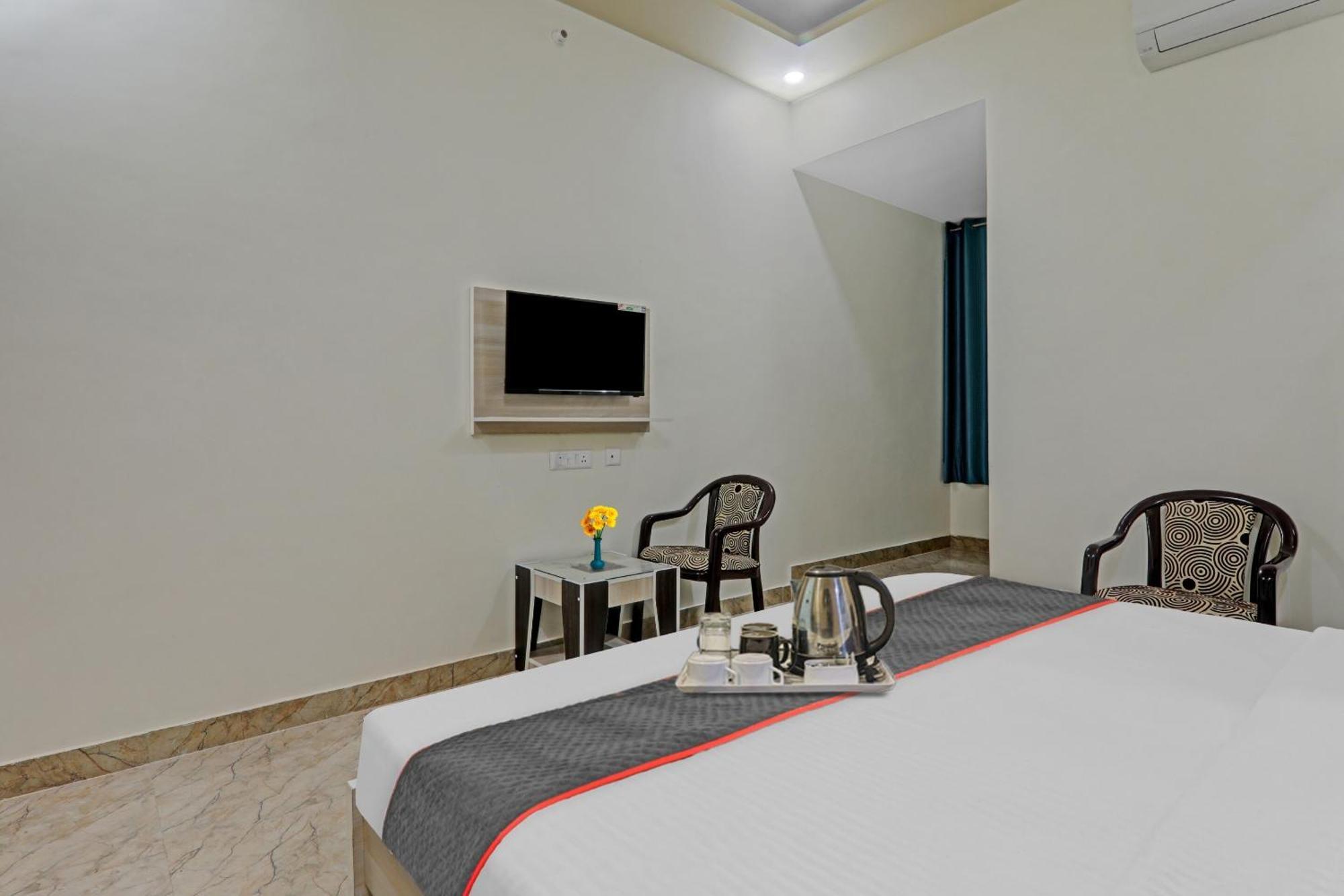 Townhouse P.S.Palace Near Amausi Metro Station لاكناو المظهر الخارجي الصورة