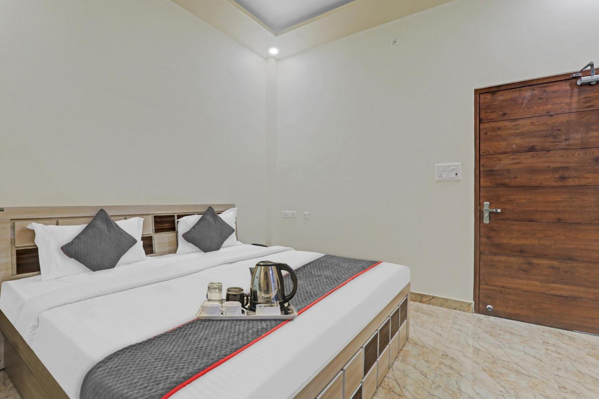 Townhouse P.S.Palace Near Amausi Metro Station لاكناو المظهر الخارجي الصورة