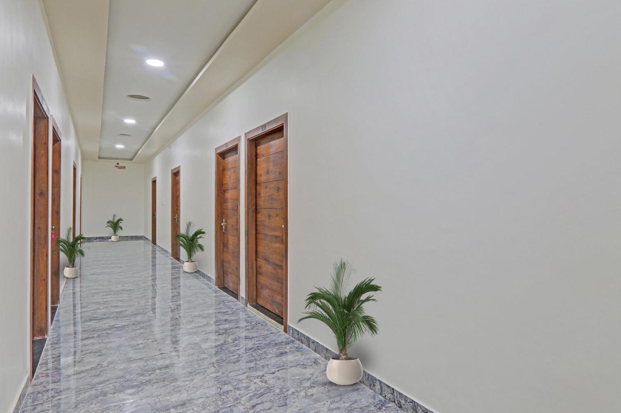 Townhouse P.S.Palace Near Amausi Metro Station لاكناو المظهر الخارجي الصورة