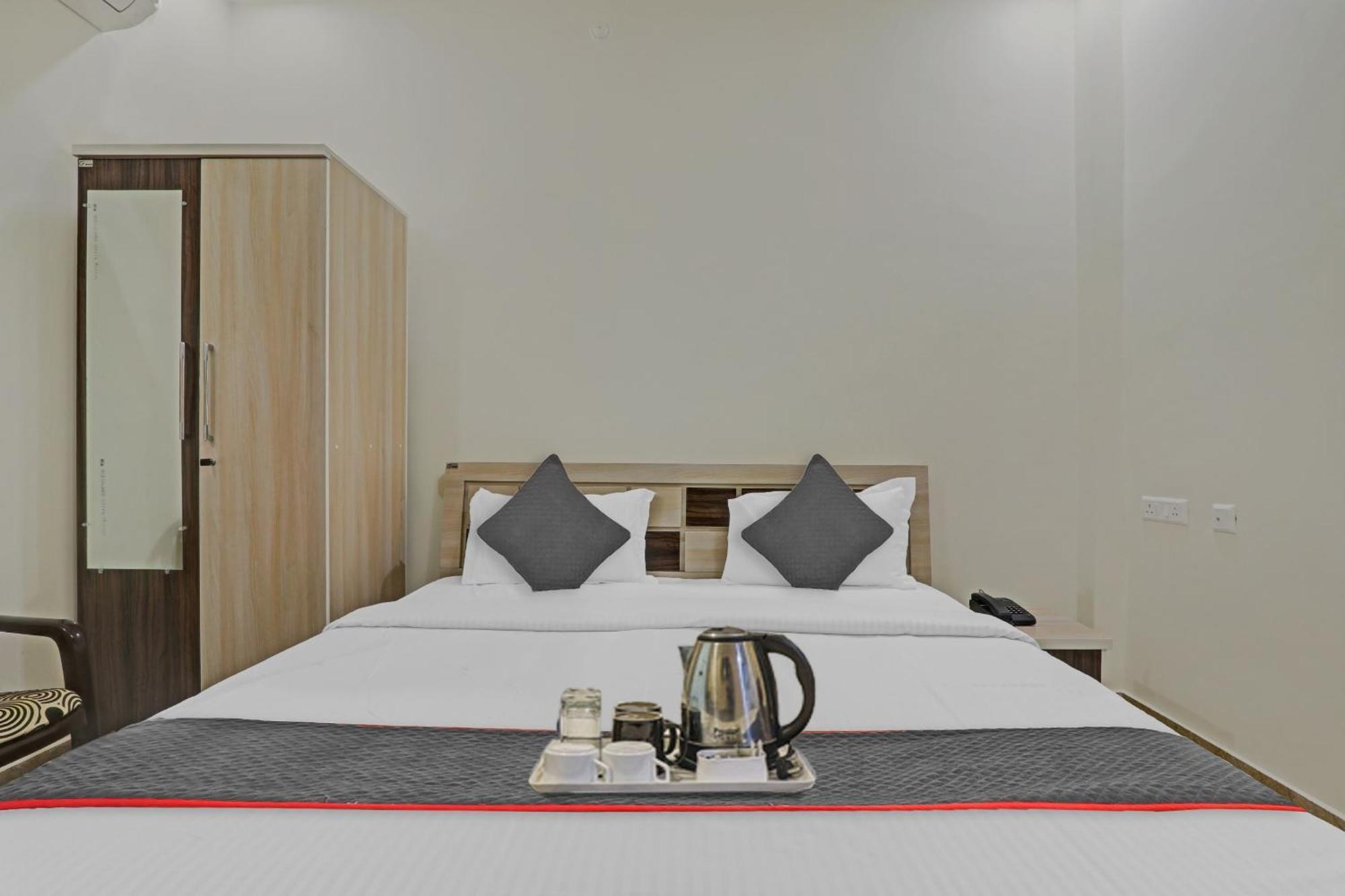Townhouse P.S.Palace Near Amausi Metro Station لاكناو المظهر الخارجي الصورة
