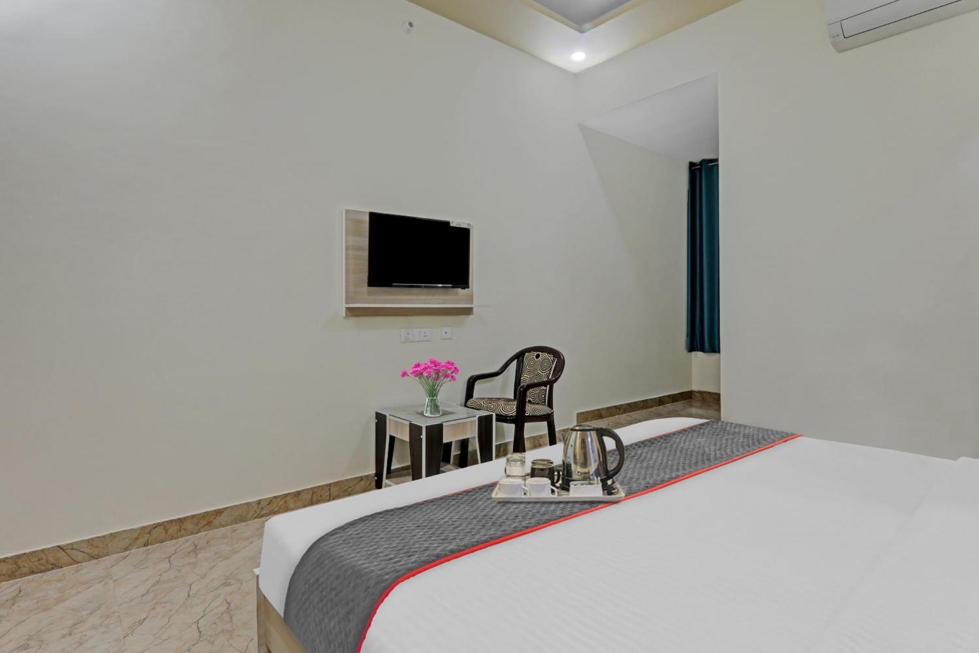 Townhouse P.S.Palace Near Amausi Metro Station لاكناو المظهر الخارجي الصورة