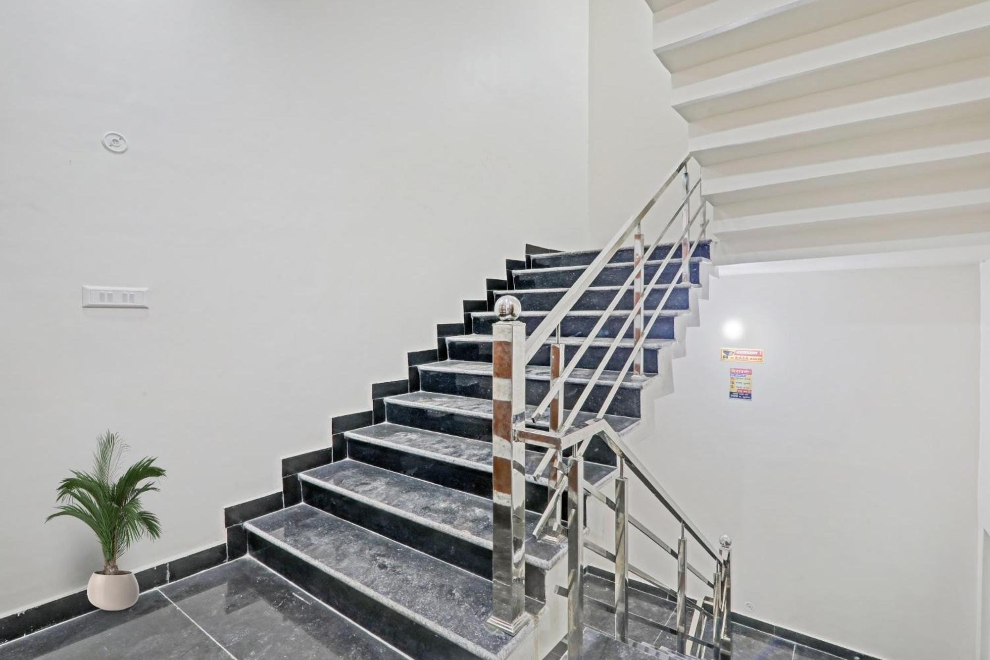 Townhouse P.S.Palace Near Amausi Metro Station لاكناو المظهر الخارجي الصورة