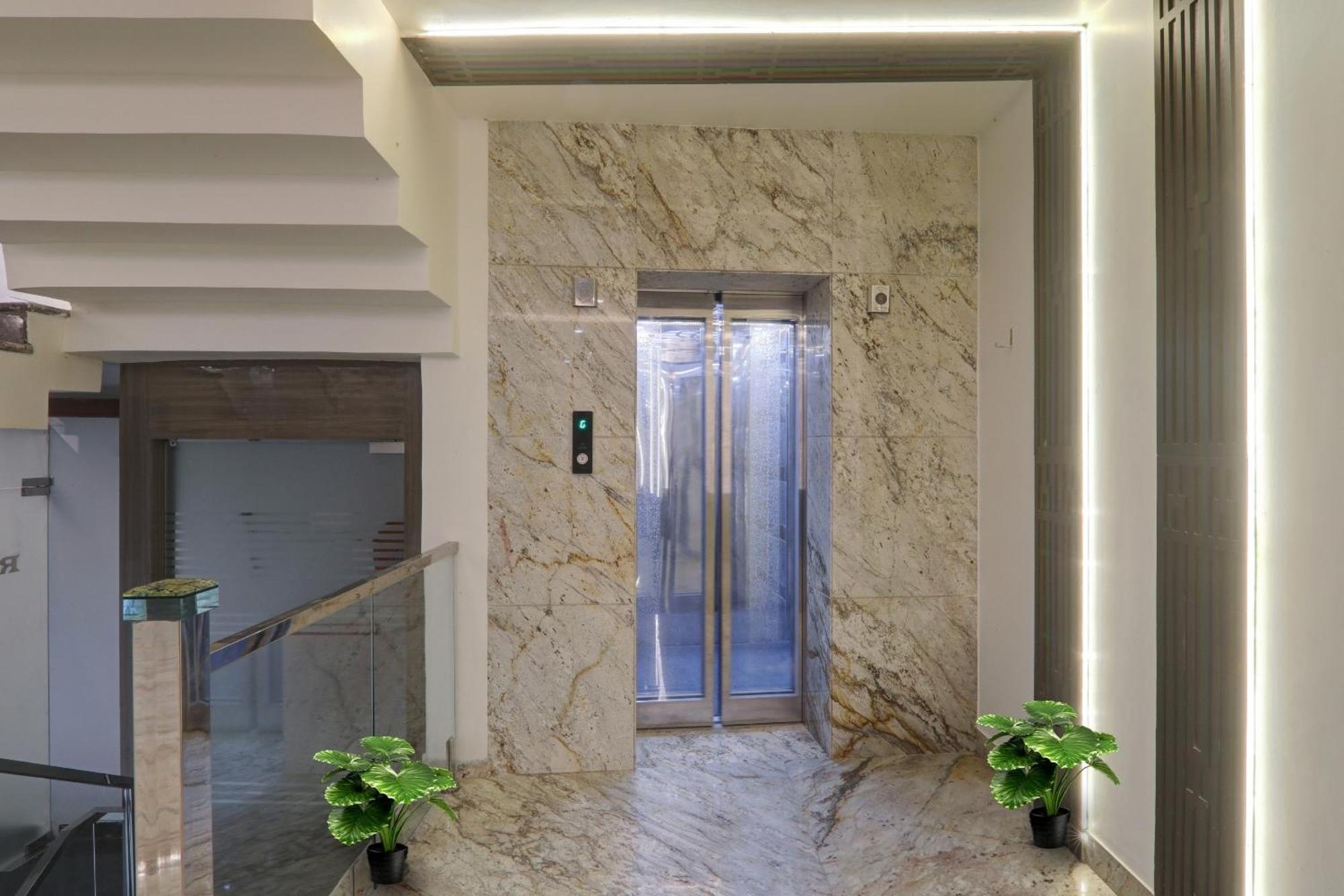 Townhouse P.S.Palace Near Amausi Metro Station لاكناو المظهر الخارجي الصورة