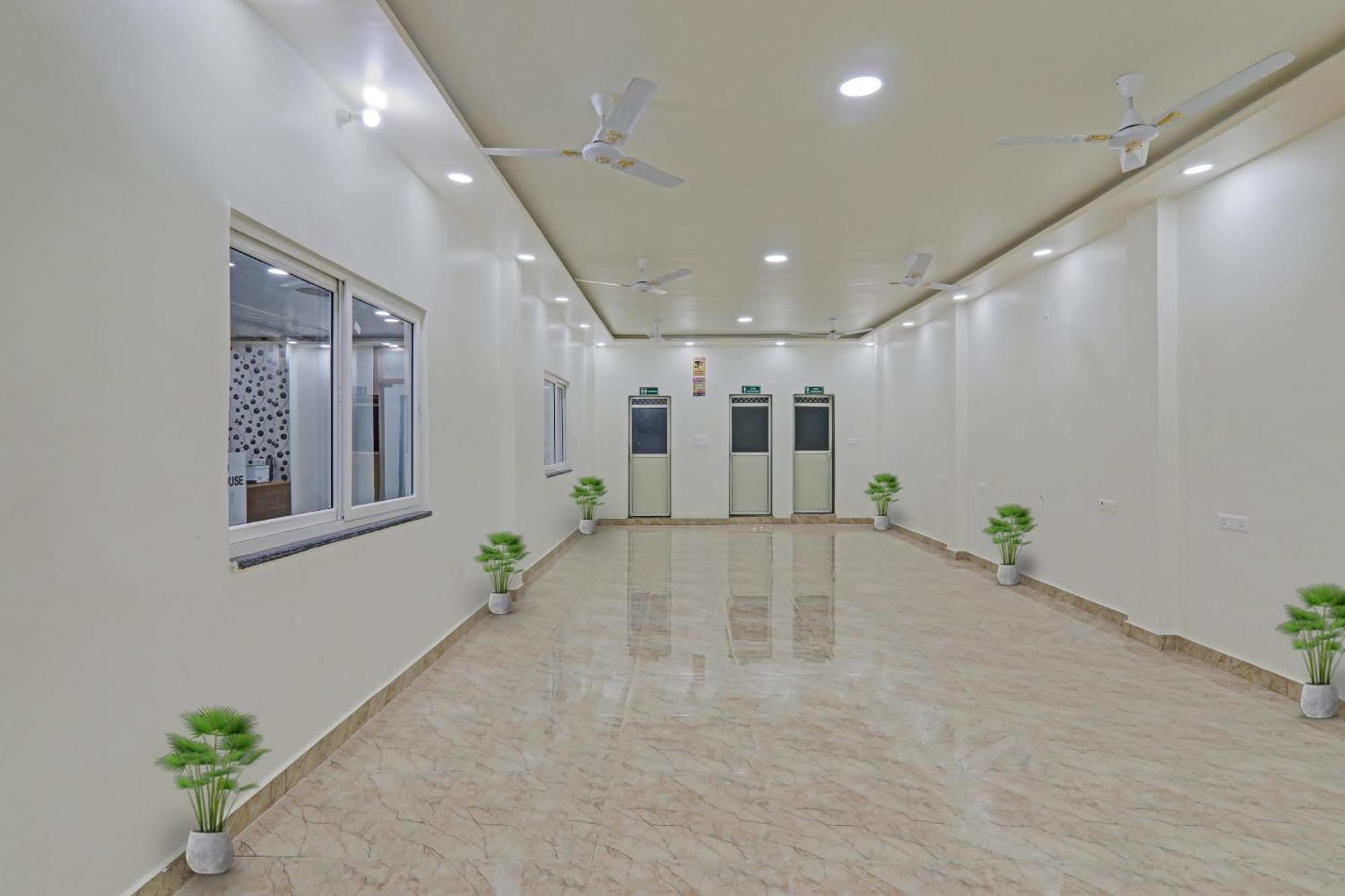 Townhouse P.S.Palace Near Amausi Metro Station لاكناو المظهر الخارجي الصورة
