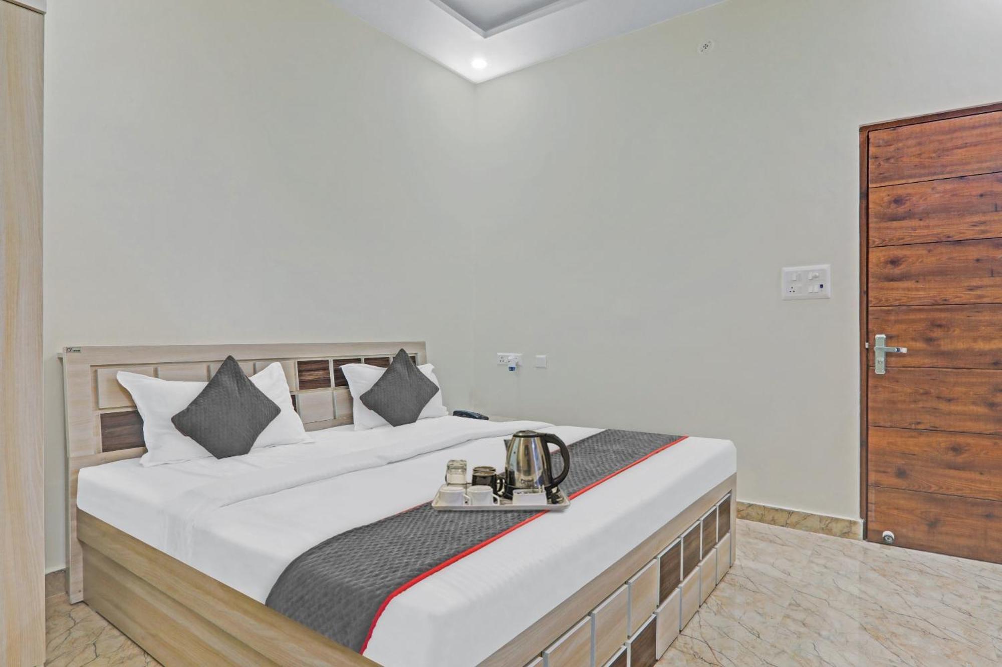 Townhouse P.S.Palace Near Amausi Metro Station لاكناو المظهر الخارجي الصورة