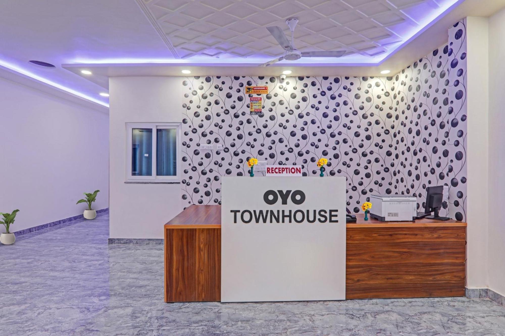 Townhouse P.S.Palace Near Amausi Metro Station لاكناو المظهر الخارجي الصورة